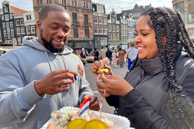 10 Tastes of Amsterdam: Food Tour by UNESCO Canals and Jordaan - Fresh stroopwafels at Hans Egstorf