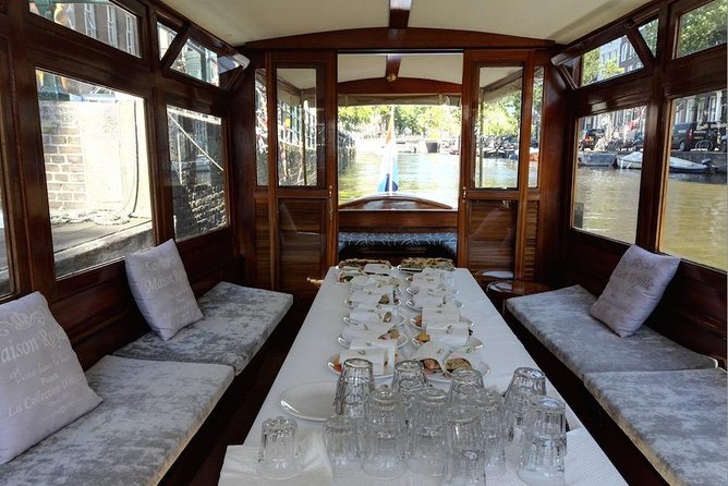 A unique experience! Semi private cruise. Authentic stylish boat! Book Leemstar! - What the guide adds to the ride