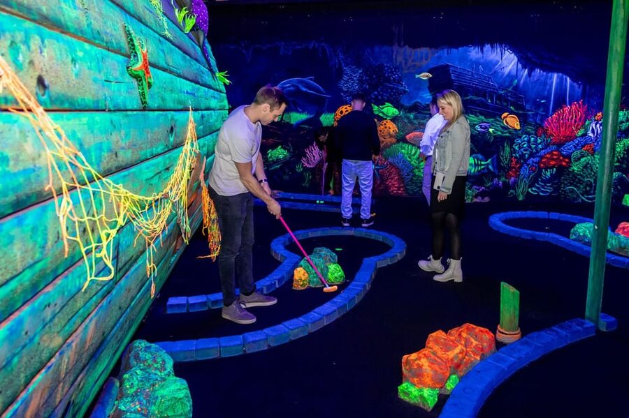 Aloha Amsterdam: 12-Hole Glow-in-the-Dark Mini-Golf - Finding Aloha Amsterdam without losing time