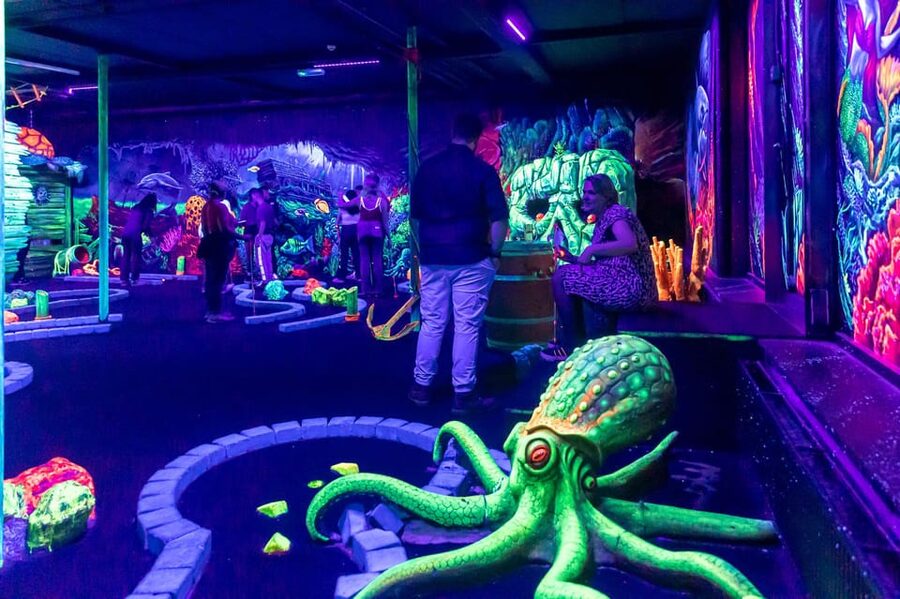 Aloha Amsterdam: 12-Hole Glow-in-the-Dark Mini-Golf - Who will enjoy this most?