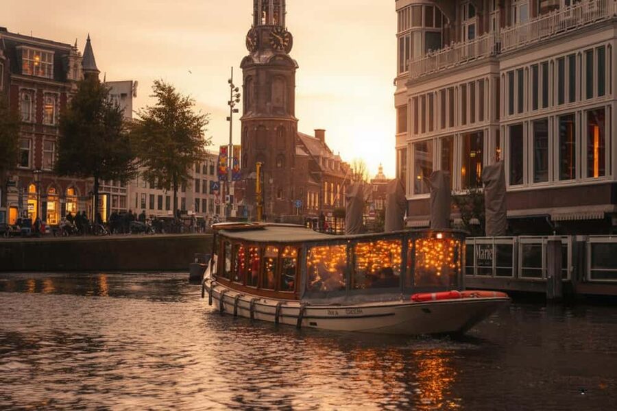 Amsterdam:1.5-Hour Canal Cruise local Guide, Drinks & Snacks - The Herengracht and the Golden Bend