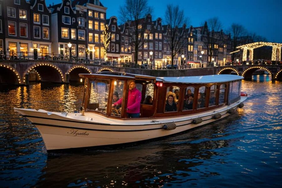 Amsterdam:1.5-Hour Canal Cruise local Guide, Drinks & Snacks - What the guides add to the route