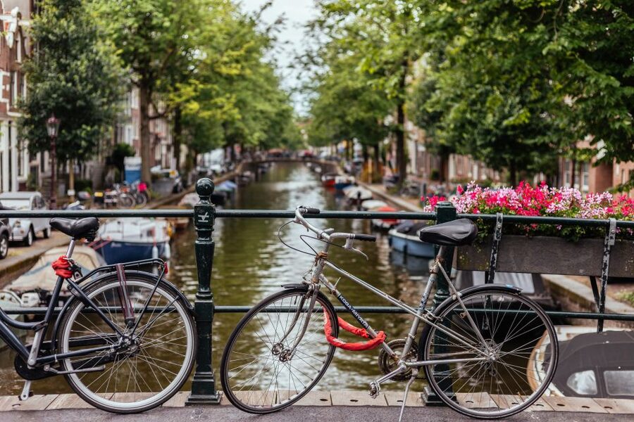 Amsterdam: 1.5-Hour Private Kick-Start Tour with a Local - A private conversation instead of a fixed script