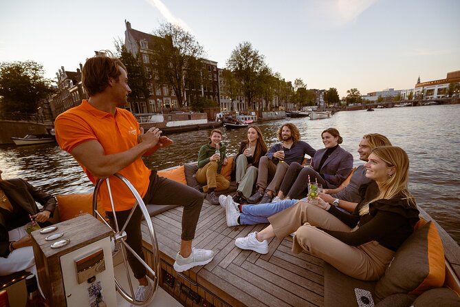 Amsterdam: 1-Hour Canal Cruise in the Evening - What the boat is really like at night
