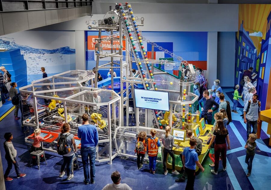 Amsterdam: 1-Hour Canal Cruise & NEMO Science Museum - Who will get the most from this package