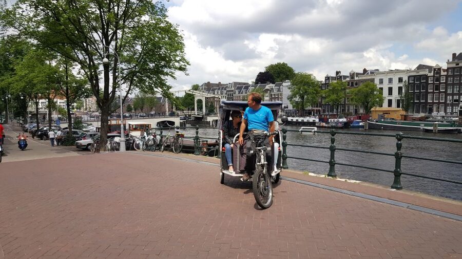 Amsterdam: 2-Hour Sightseeing Tour by Rickshaw - Comfort, weather, and who should skip it