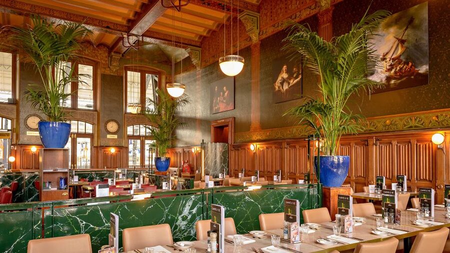 Amsterdam: 3-Course Meal in Historic 1st Class Waiting Rooms - Main courses with plenty of choice