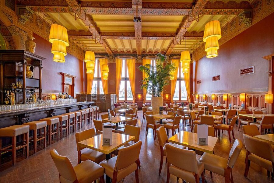 Amsterdam: 3-Course Meal in Historic 1st Class Waiting Rooms - Accessibility and station logistics