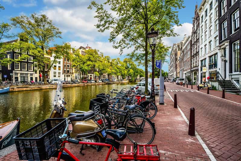 Amsterdam: 3-Hour Private Bike Tour of the City Center - Why a bicycle is the right way to meet Amsterdam