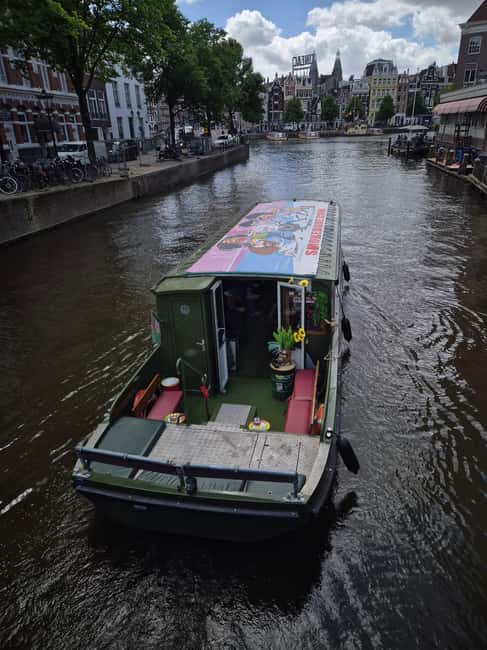 Amsterdam: 420 Smoke-Friendly Boat Tour - Reggae, conversation, and the social atmosphere