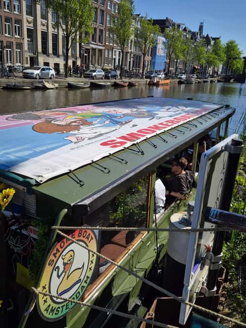Amsterdam: 420 Smoke-Friendly Boat Tour - What the hour on the water feels like