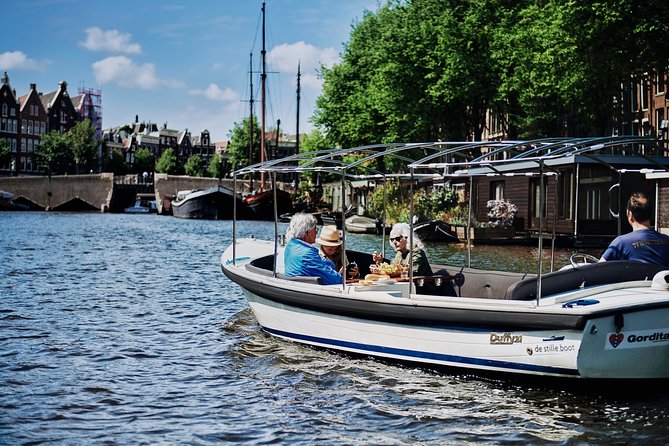 Amsterdam: 60-Minute Guided Private Canal Cruise with Drinks - The canal belt and Amsterdam’s Golden Age