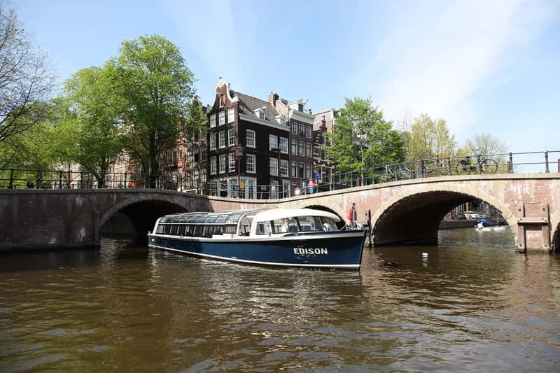 Amsterdam: 75 Minute City Canal Cruise with Audio Guide - Why Amsterdam is best seen from a canal