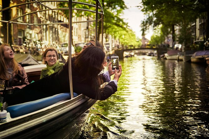Amsterdam 90-min Private Canal Cruise with Live Guide and Drinks - Key points at a glance