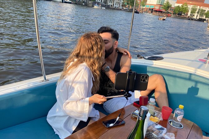 Amsterdam 90-min Private Canal Cruise with Live Guide and Drinks - Why Amsterdam is best seen from the canals