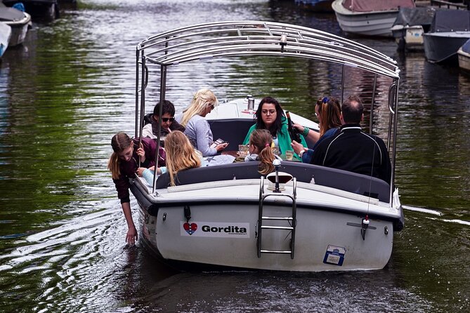 Amsterdam 90-min Private Canal Cruise with Live Guide and Drinks - What the private format really gives you