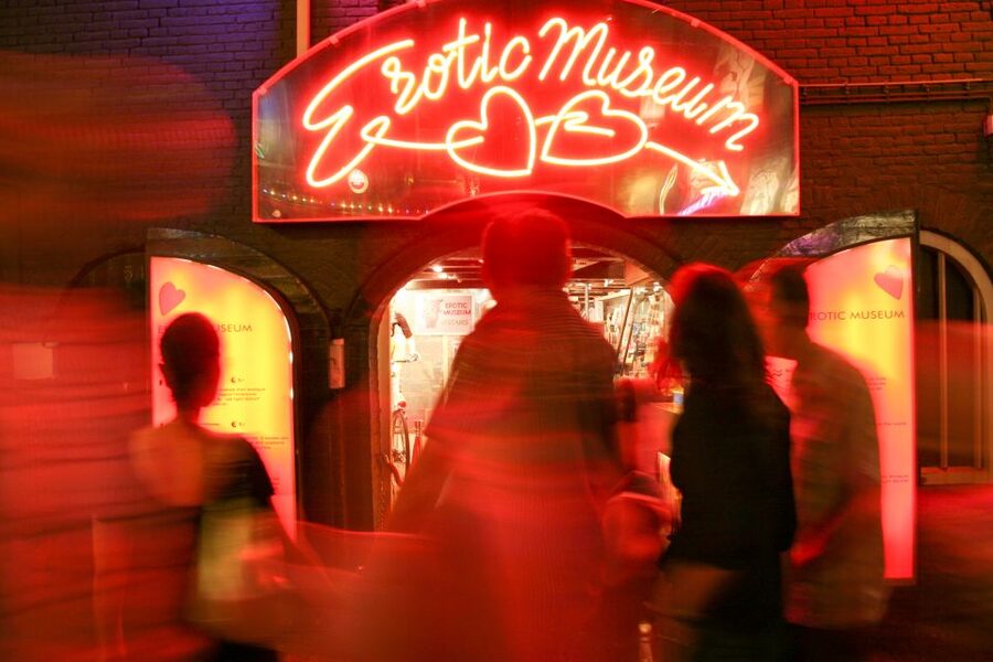 Amsterdam: After Dark Red Light District Tour - Who will enjoy this evening walk
