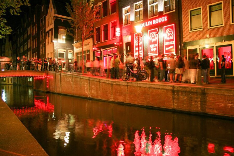 Amsterdam: After Dark Red Light District Tour - Starting at Frisco Inn and entering De Wallen