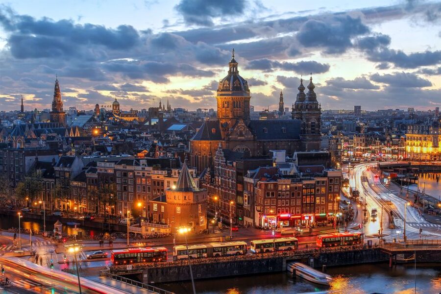Amsterdam: After Dark Red Light District Tour - Oude Kerk: a serious beginning beside the red lights