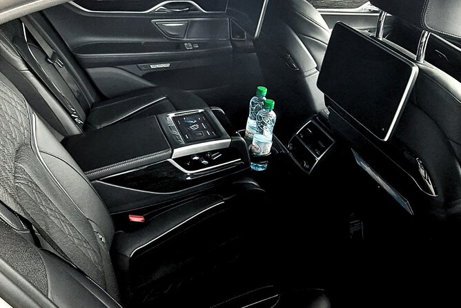 Amsterdam Airport & Non-Airport Private Transfer to City Center - Booking for families, larger groups, and mobility needs