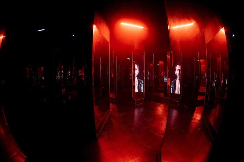 Amsterdam: AMAZE Immersive Audiovisual Experience Ticket - The lounge, lockers, and optional cocktail