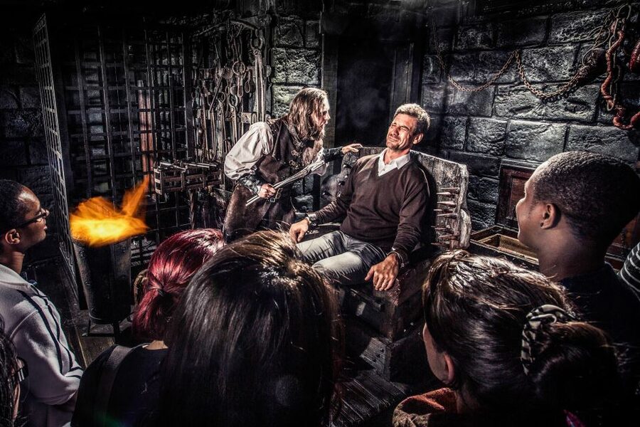 Amsterdam: Amsterdam Dungeon Entrance Ticket - A dark labyrinth and close quarters