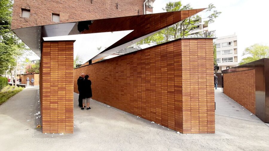 Amsterdam: Anna Frank and World War II History Walking Tour - The memorial to 120,000 Jewish, Sinti, and Roma victims