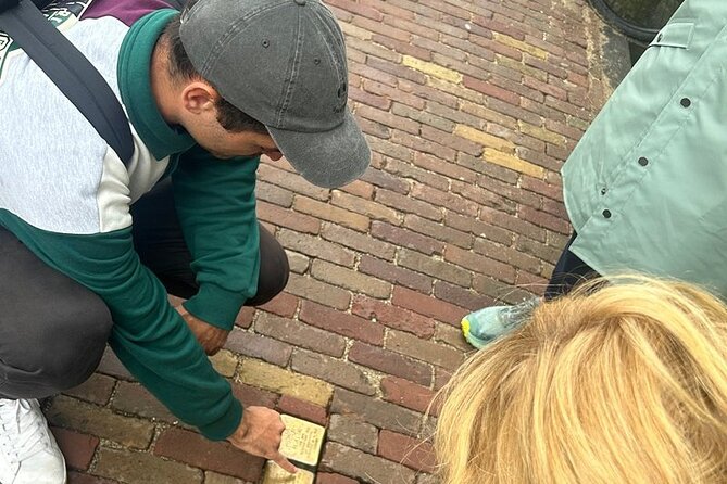 Amsterdam: Anne Frank Small Group Walking Tour - Arriving at the Anne Frank House