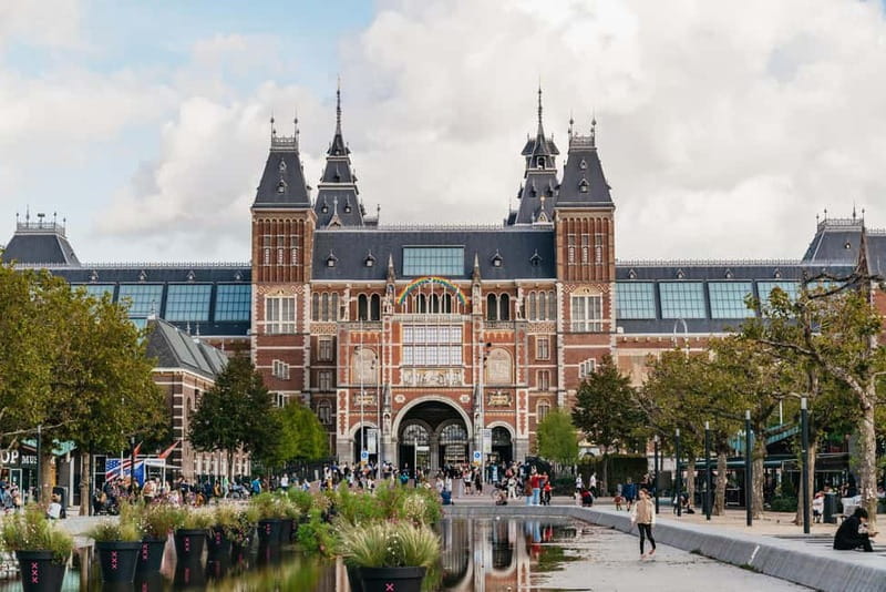 Amsterdam: Bike Tour with Optional Cruise in Small-Group - Centraal Station and the canal belt
