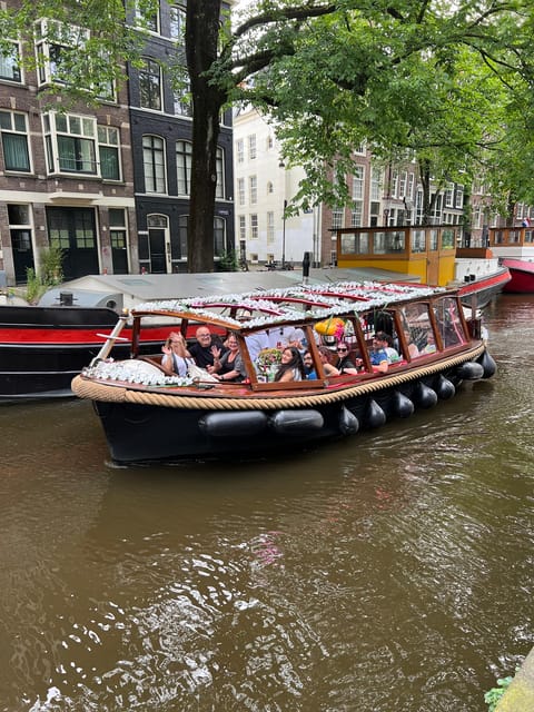 Amsterdam: Boat Tour with Optional Unlimited Drinks - A boutique boat instead of a packed sightseeing barge