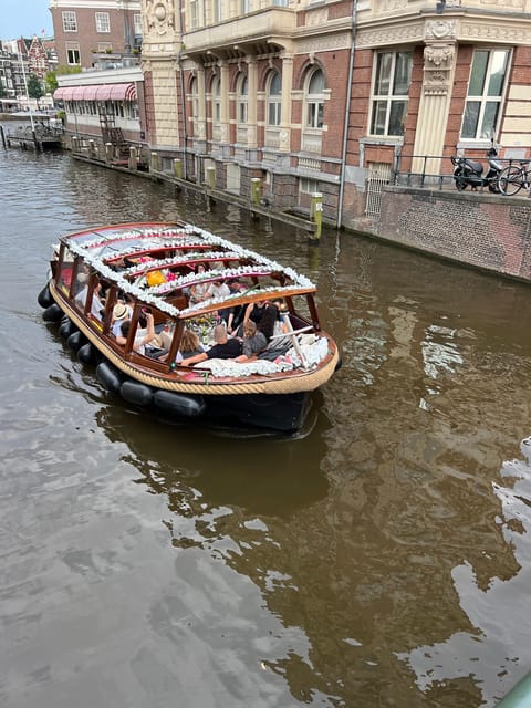 Amsterdam: Boat Tour with Optional Unlimited Drinks - The smoke-friendly policy deserves careful thought