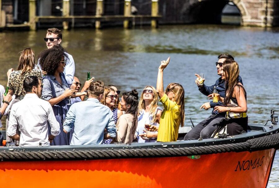 Amsterdam: Canal Belt Private Beer Boat Tour - Ninety minutes through Amsterdam’s Canal Belt