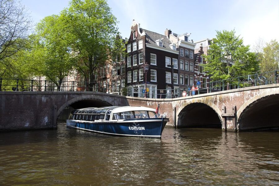 Amsterdam: Canal Cruise and Moco Museum Combined Ticket - My booking advice