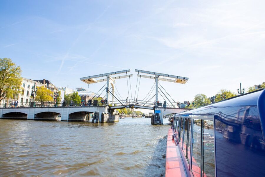 Amsterdam: Canal Cruise and Moco Museum Combined Ticket - Taking the open-ticket canal cruise