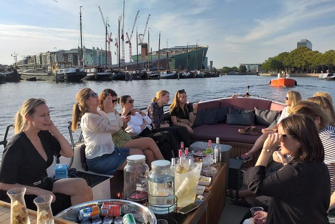 Amsterdam canal cruise in open boat – Guided tour - Setting out from Stationsplein