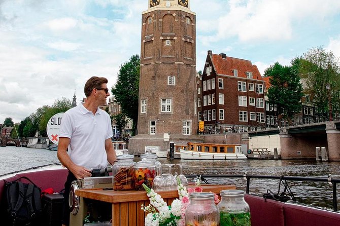 Amsterdam canal cruise in open boat – Guided tour - Group size and the question of privacy