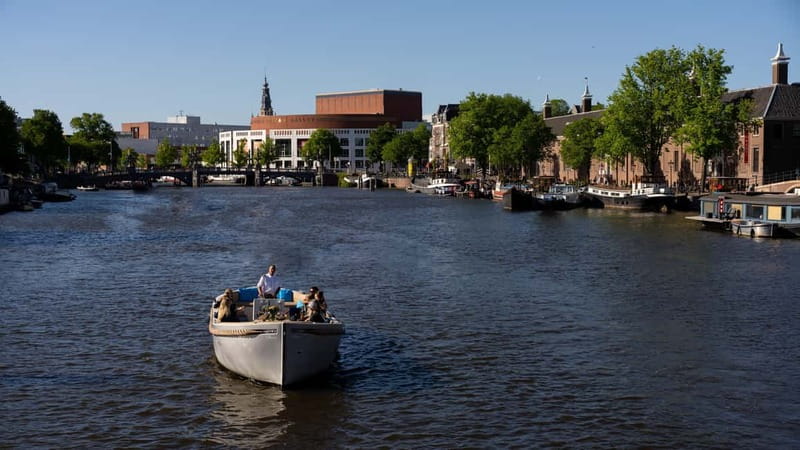 Amsterdam: Canal Cruise in Open Boat with Drink Option - Is $22 a fair price for one hour?