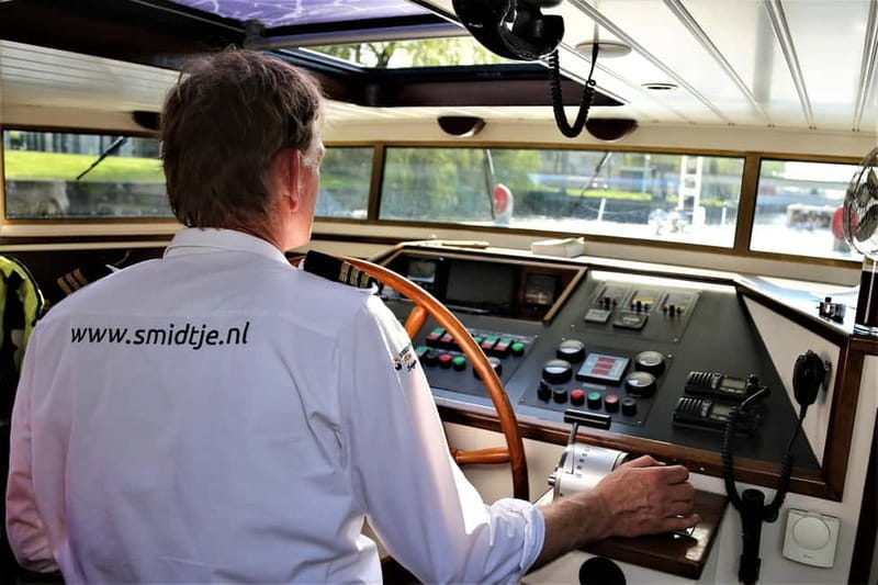 Amsterdam canal cruise with culinary burger or cheese & wine - How good is the food value at $40?