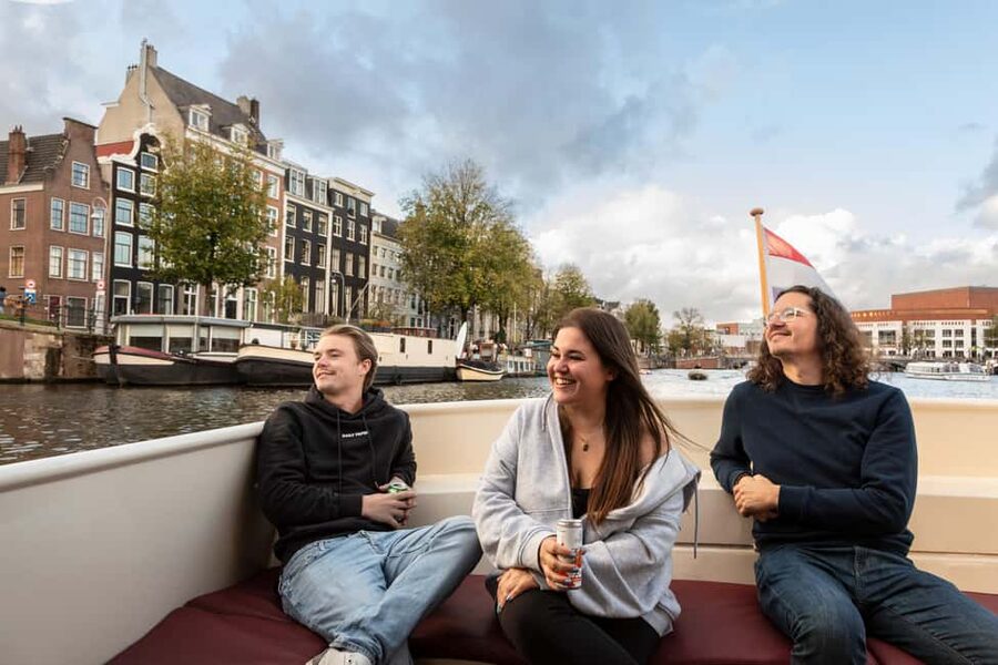 Amsterdam: Canal Cruise with Live Commentary & Audio Guide - What the boat is like for a 75-minute ride
