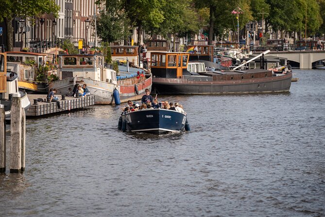 Amsterdam Canal Cruise with Live guide & Two drinks - Central St. - The Old Church and Centraal Station