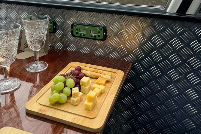 Amsterdam Cheese and Wine Canal Cruise - Cheese, wine, and the social side of the ride