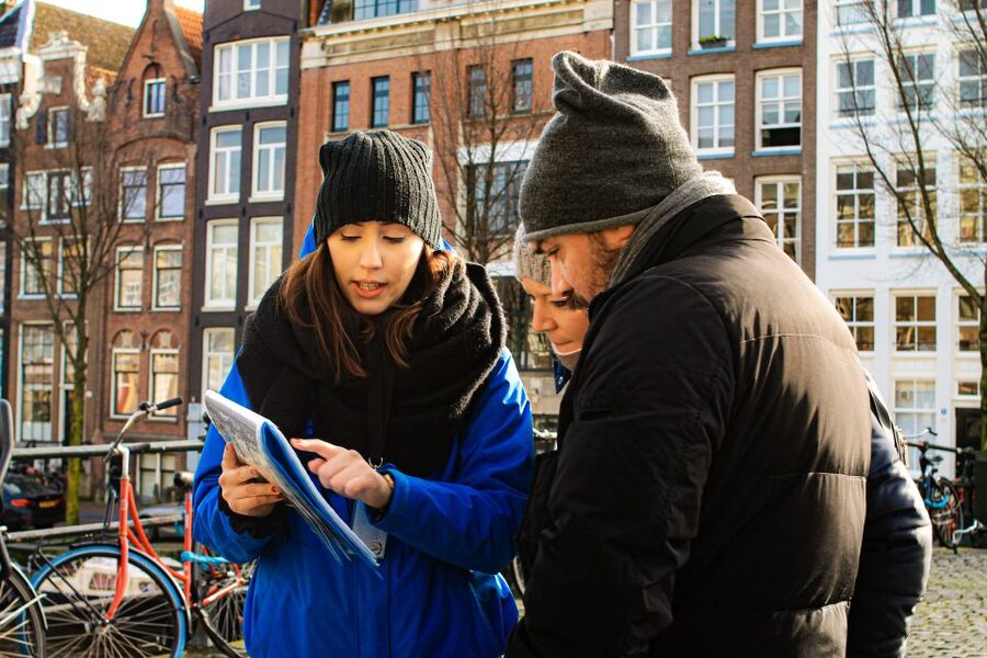 Amsterdam: City Center Walking Tour in italian - Dam Square, the Royal Palace, and Nieuwe Kerk