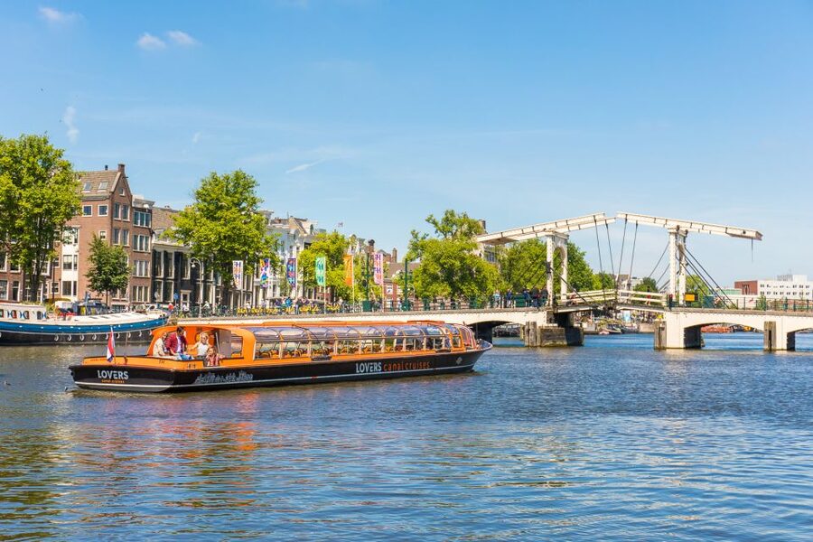 Amsterdam: City Centre Canal Cruise - Setting Out Near Central Station