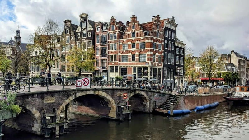 Amsterdam: City walking experience with a local - A quick way to understand Amsterdam