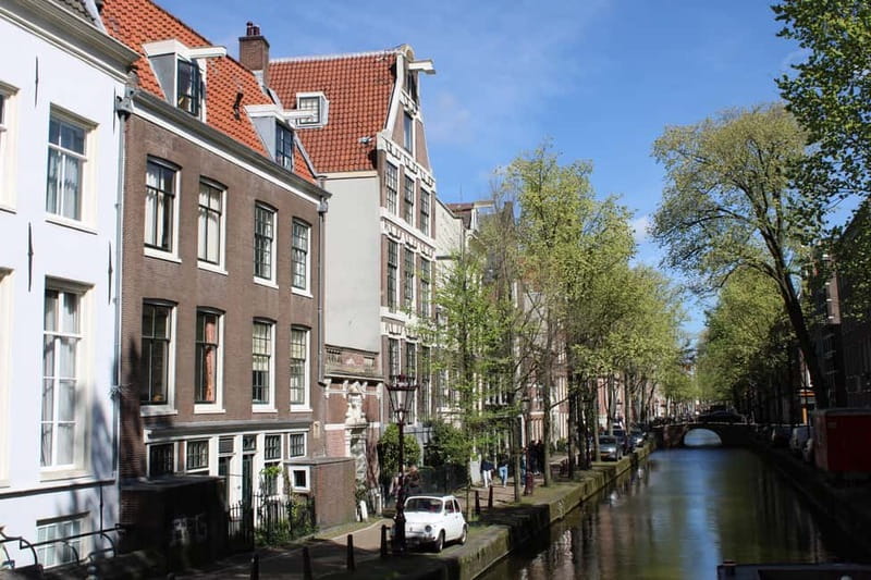 Amsterdam: City walking experience with a local - Canals, the Three Grachten house, and Amsterdam’s changing shape