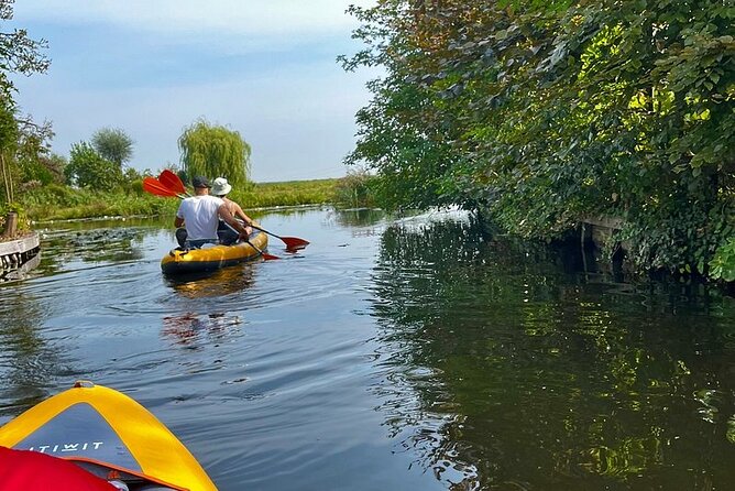 Amsterdam Countryside Bike and Kayak Tour - Kayaking through the Watergang wetlands