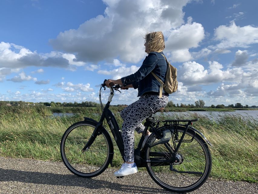 Amsterdam: Countryside Bike Tour and Zaanse Schans Windmills - Weather, clothing, and comfort