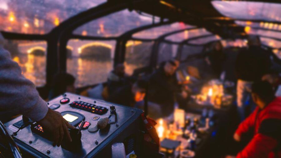 Amsterdam: Covered Canal Booze Cruise with Unlimited Drinks - A floating bar through Amsterdam’s old center