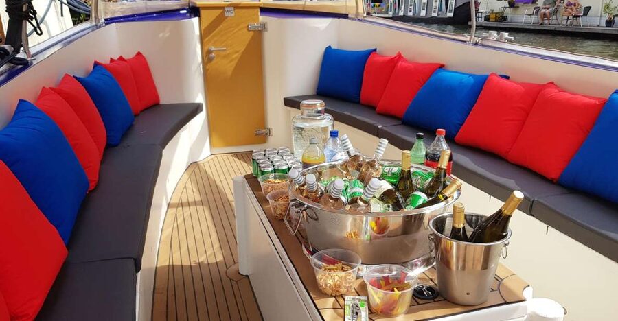 Amsterdam: Covered Canal Booze Cruise with Unlimited Drinks - Twenty-five minutes among Amsterdam’s main canals