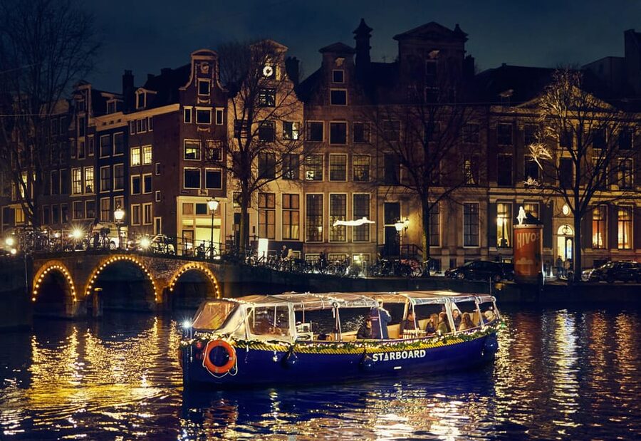 Amsterdam: Cozy Evening Canal Cruise With Open Bar Option - The Nine Streets and the Anne Frank House